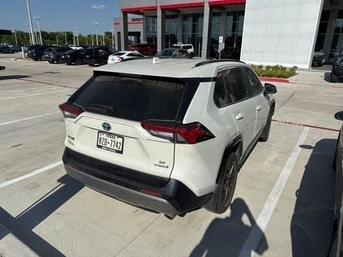 Used 2022 Toyota RAV4 SE w/ Convenience Package AWD/4WD image 8
