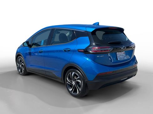 Used 2023 Chevrolet Bolt LT w/ Infotainment Package FWD image 3