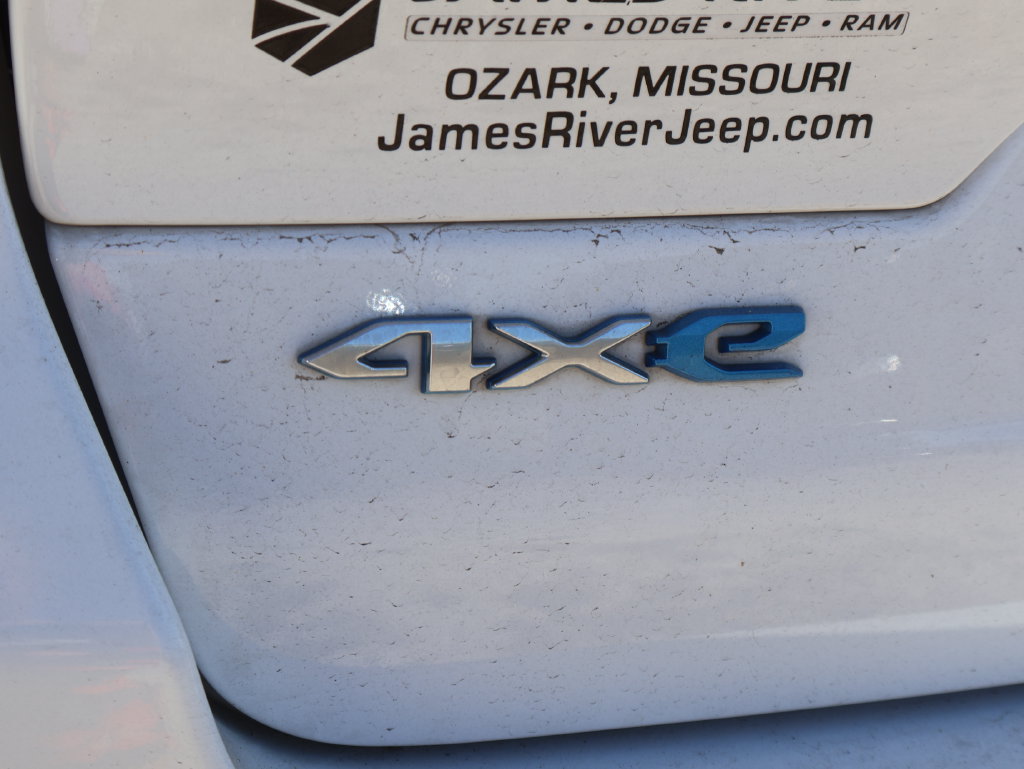 Used 2023 Jeep Grand Cherokee Summit w/ Advanced Protech Group IV AWD/4WD image 19