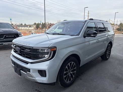 Used 2025 Ford Expedition Platinum image 2
