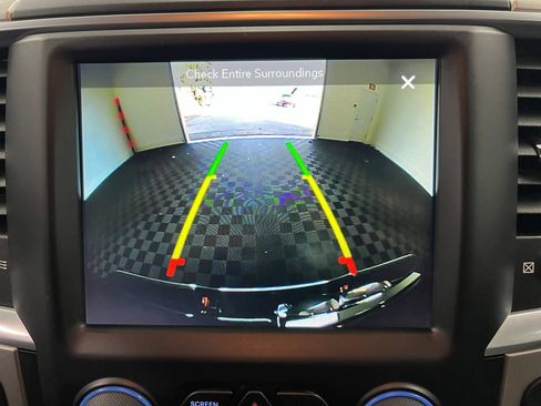 Used 2019 RAM 1500 Classic SLT w/ Luxury Group image 18