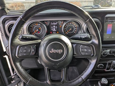 Used 2021 Jeep Gladiator Willys image 18