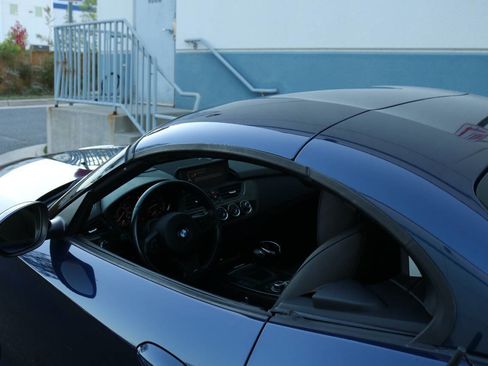 Used 2013 BMW Z4 sDrive28i image 11