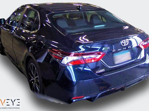 Used 2021 Toyota Camry SE w/ Cold Weather Package FWD image 17
