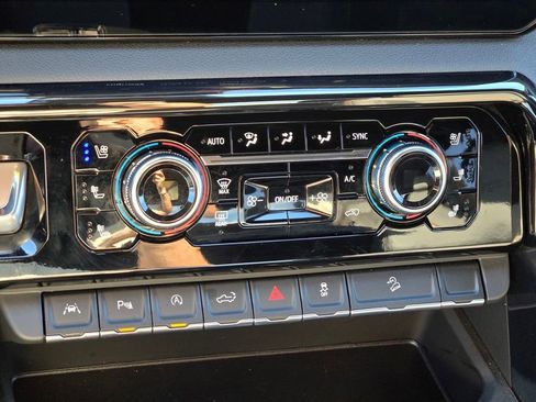 Certified 2025 GMC Sierra 1500 AT4 image 17