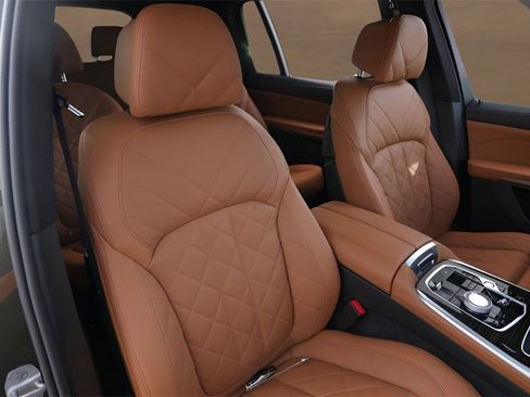 Used 2025 BMW X7 xDrive40i w/ Executive Package image 33