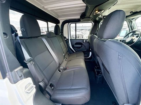 Used 2022 Jeep Gladiator Willys image 31