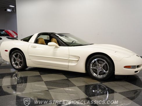Used 2001 Chevrolet Corvette Coupe w/ Preferred Equipment Group2 RWD image 16