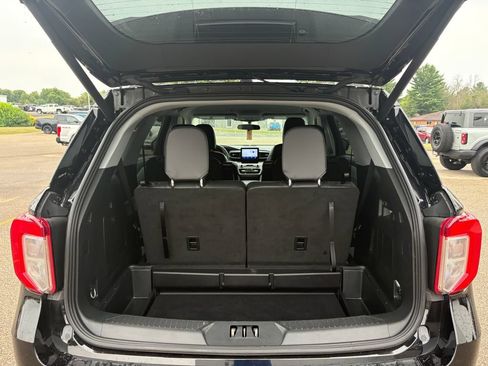 Used 2024 Ford Explorer XLT w/ Equipment Group 202A AWD/4WD image 9