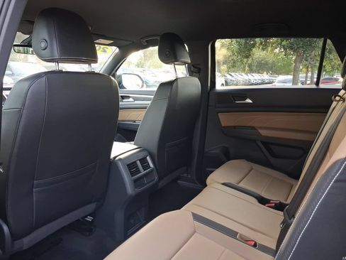 Used 2023 Volkswagen Atlas Cross Sport SE FWD image 11