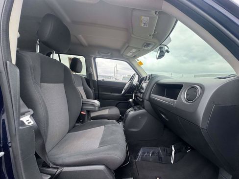 Used 2015 Jeep Patriot Latitude AWD/4WD image 9