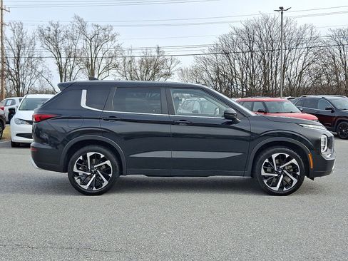 Used 2023 Mitsubishi Outlander SE image 7