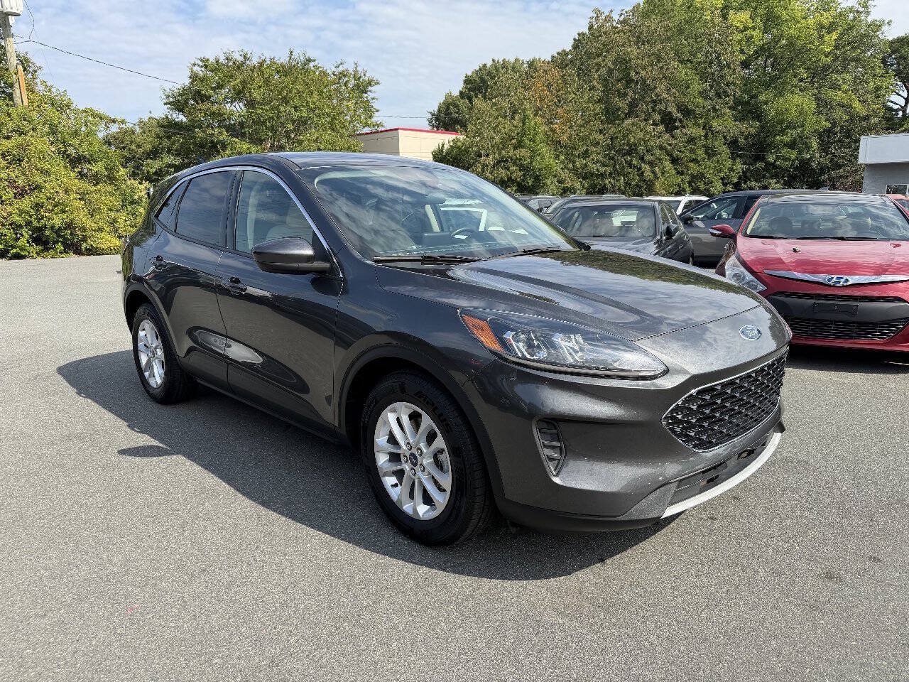 Used 2020 Ford Escape SE FWD image 3