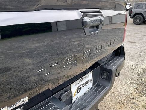 Used 2024 Toyota Tacoma SR5 AWD/4WD image 22