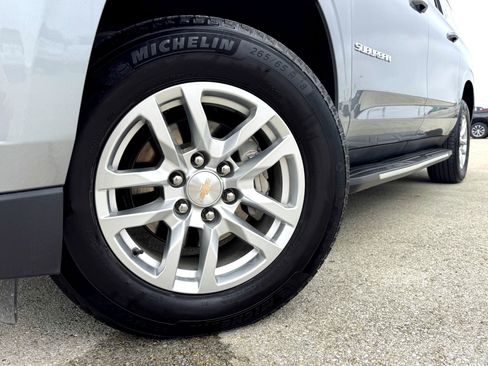 Used 2024 Chevrolet Suburban LT image 2
