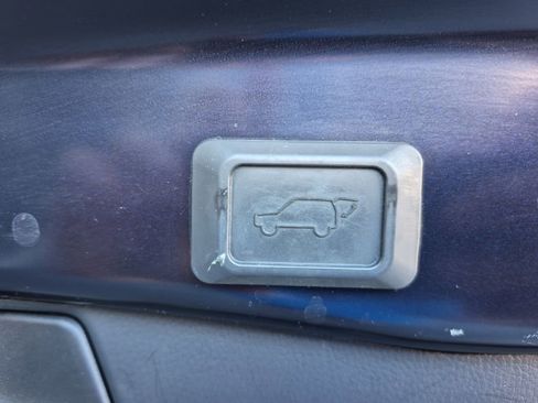 Used 2021 Toyota RAV4 XLE w/ Convenience Package image 11