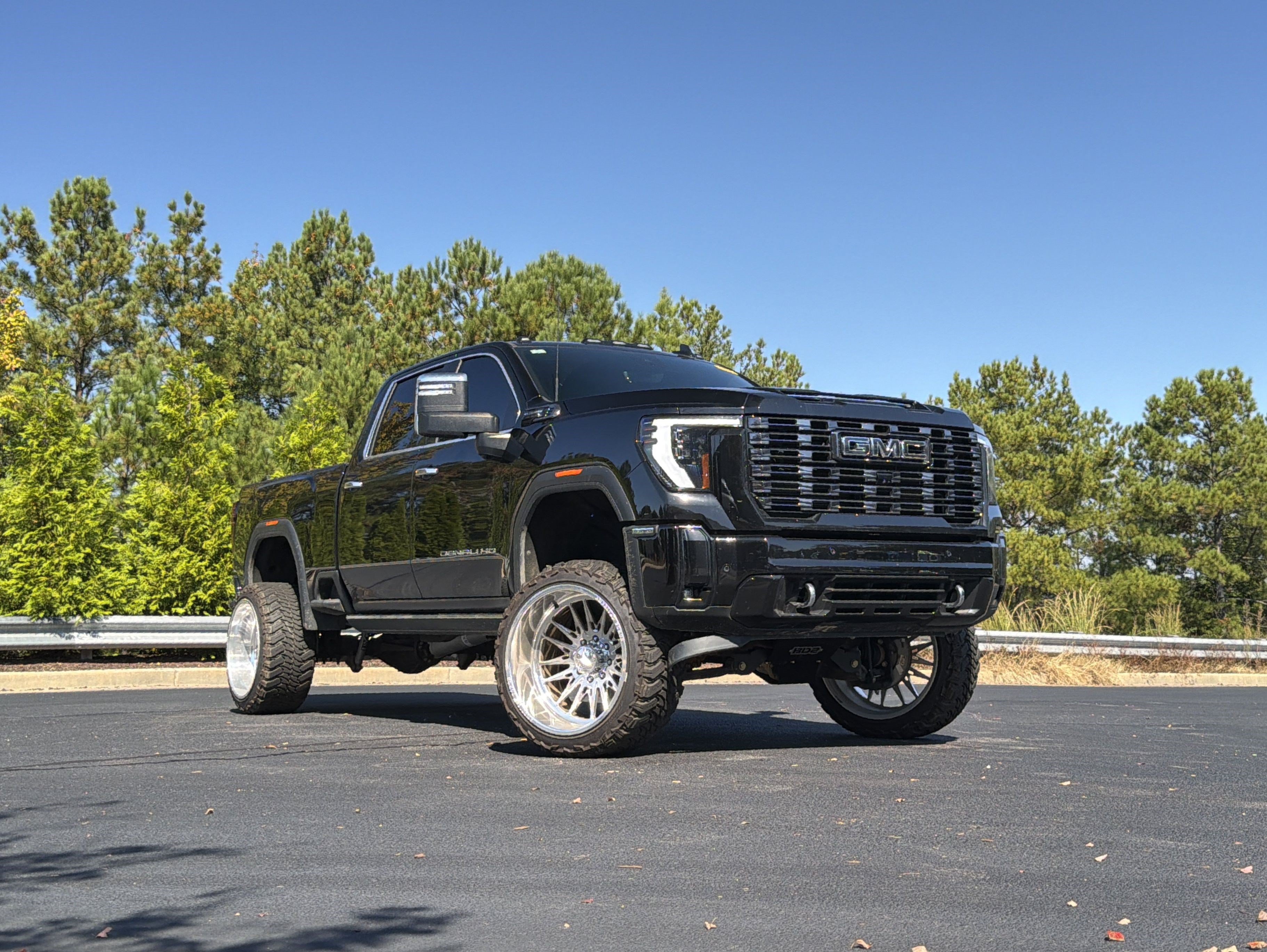Used 2025 GMC Sierra 2500 Denali Ultimate AWD/4WD image 2