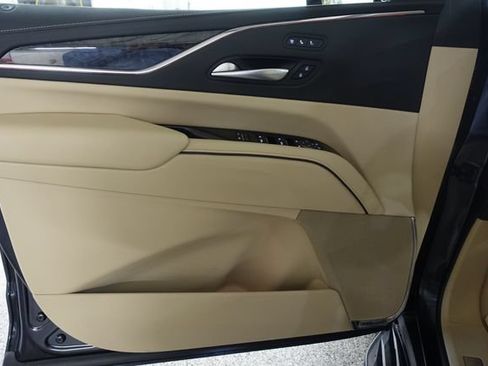 Used 2023 Cadillac Escalade Premium Luxury AWD/4WD image 9
