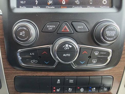 Used 2018 RAM 1500 Laramie image 13