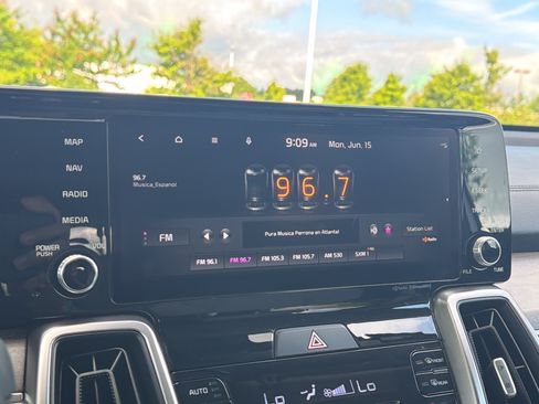 Used 2022 Kia Sorento EX w/ Panoramic Sunroof Package FWD image 13