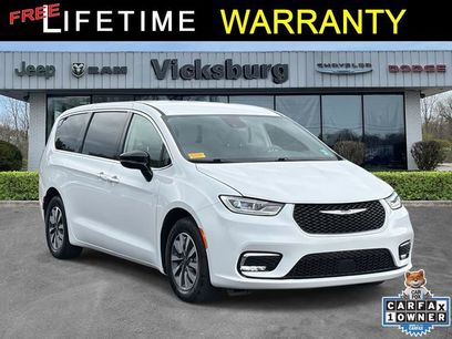 Used 2024 Chrysler Pacifica Select
