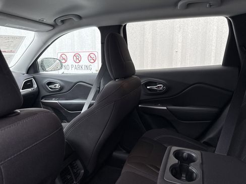 Used 2019 Jeep Cherokee Latitude w/ Popular Appearance Group image 53