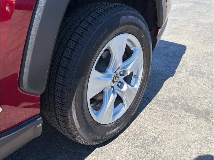 Used 2019 Toyota RAV4 LE w/ Carpet Mat Package AWD/4WD image 36