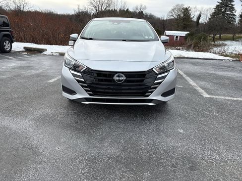 Used 2023 Nissan Versa SV image 2