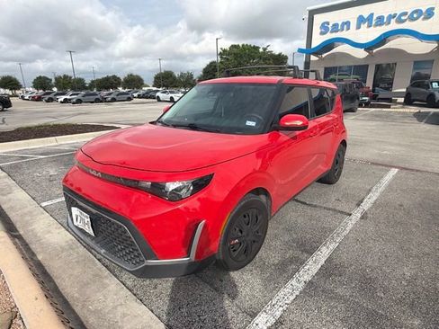 Used 2023 Kia Soul LX FWD image 2