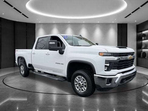 Certified 2025 Chevrolet Silverado 2500 LT w/ Convenience Package AWD/4WD image 3