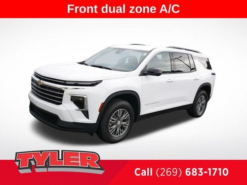 New 2026 Chevrolet Traverse LT w/ Driver Confidence Package AWD/4WD image 3
