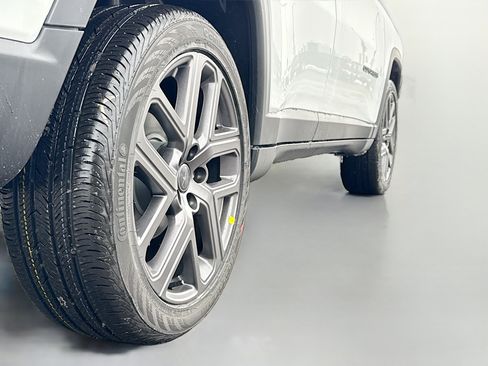 New 2026 Jeep Compass Limited image 13