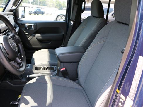 Used 2025 Jeep Gladiator Sport AWD/4WD image 22