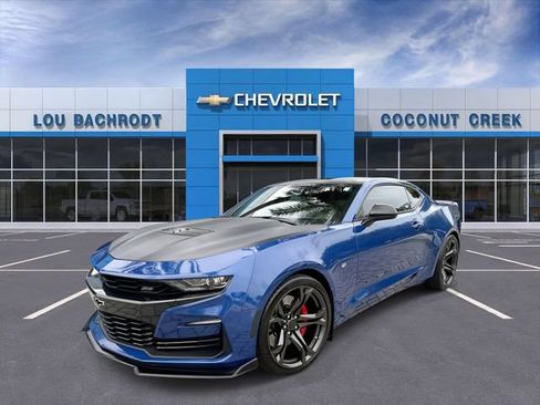 Used 2019 Chevrolet Camaro SS RWD image 4