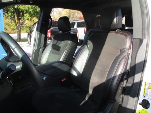 Used 2018 Ford Explorer XLT w/ Equipment Group 202A image 17