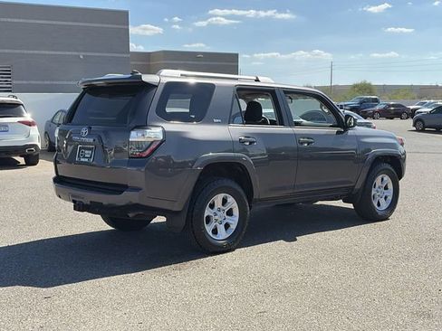 Used 2018 Toyota 4Runner SR5 AWD/4WD image 6