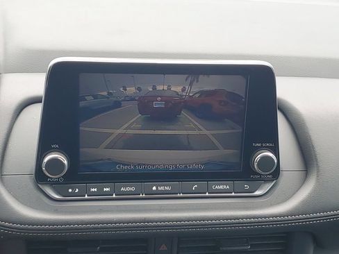 Used 2024 Nissan Rogue S FWD image 19