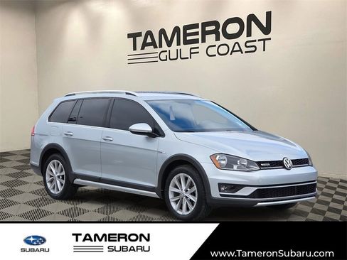 Used 2017 Volkswagen Golf Alltrack SE image 1