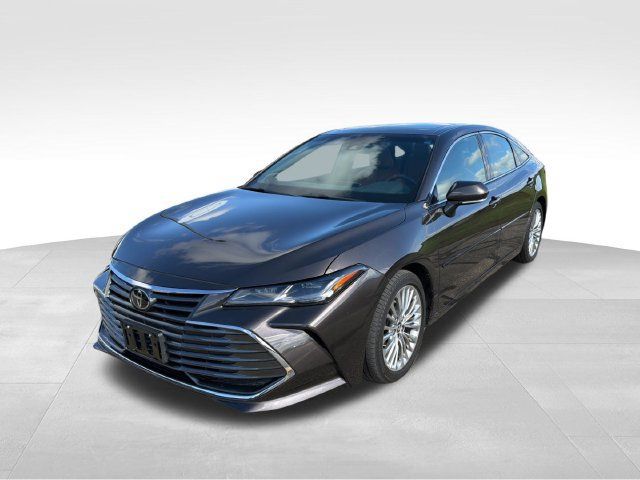 Used 2019 Toyota Avalon Limited w/ All Weather Liner Package FWD image 4