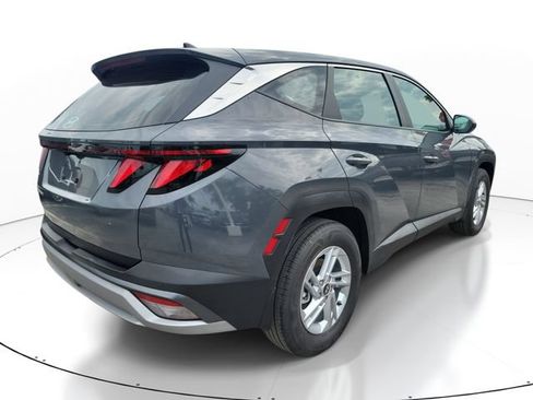 Used 2025 Hyundai Tucson SE FWD image 2