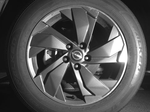 Used 2025 Nissan Rogue SV FWD image 12