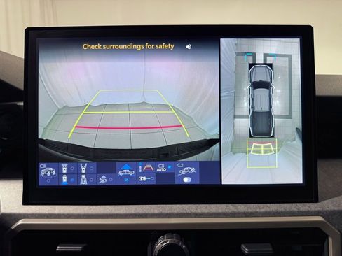 Used 2024 Toyota Tacoma Trailhunter image 25