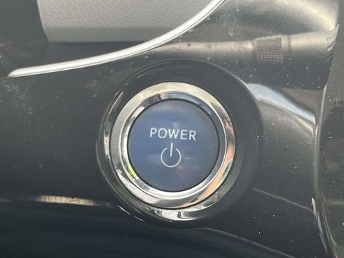 Used 2020 Toyota Prius L Eco FWD image 18
