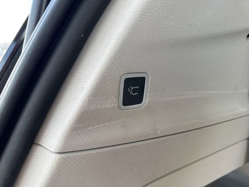 Used 2018 Chrysler Pacifica Touring-L image 10