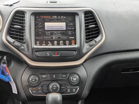 Used 2018 Jeep Cherokee Latitude FWD image 7