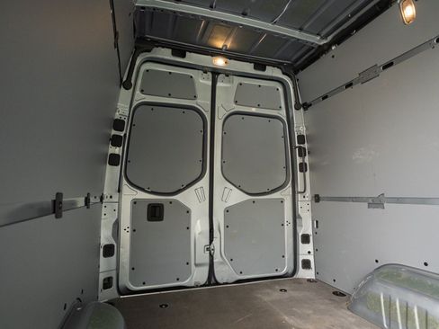 Used 2025 Mercedes-Benz Sprinter 2500 image 16