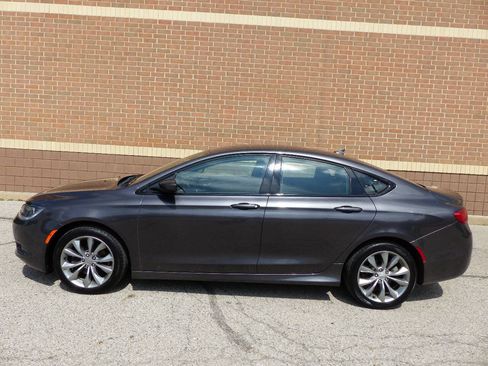 Used 2015 Chrysler 200 S w/ Navigation & Sound Group I FWD image 5
