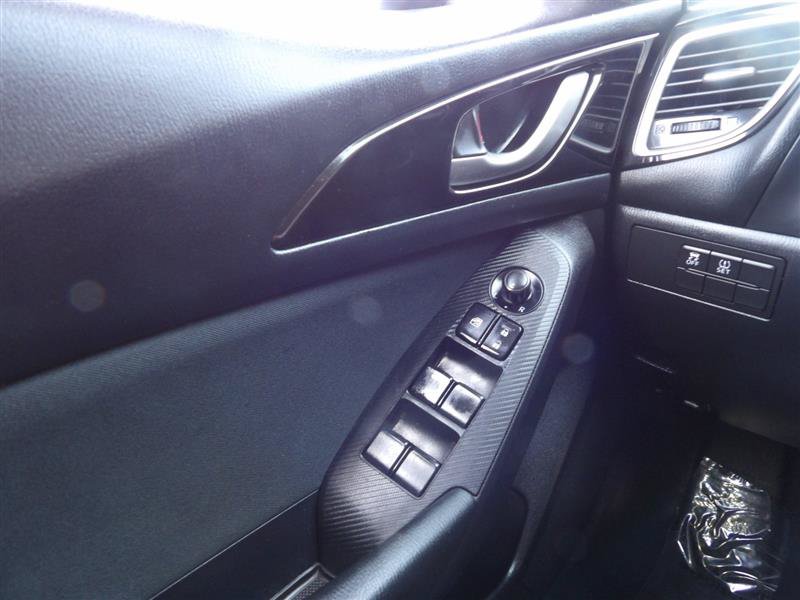 Used 2015 MAZDA MAZDA3 i Sport FWD image 21
