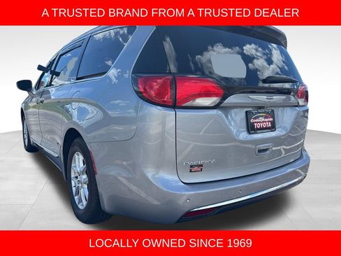 Used 2020 Chrysler Pacifica Touring-L FWD image 3