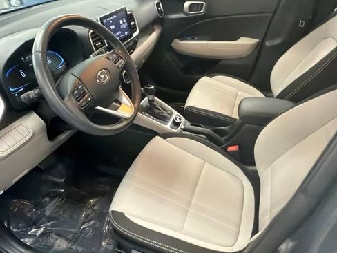 Used 2025 Hyundai Venue SEL FWD image 14